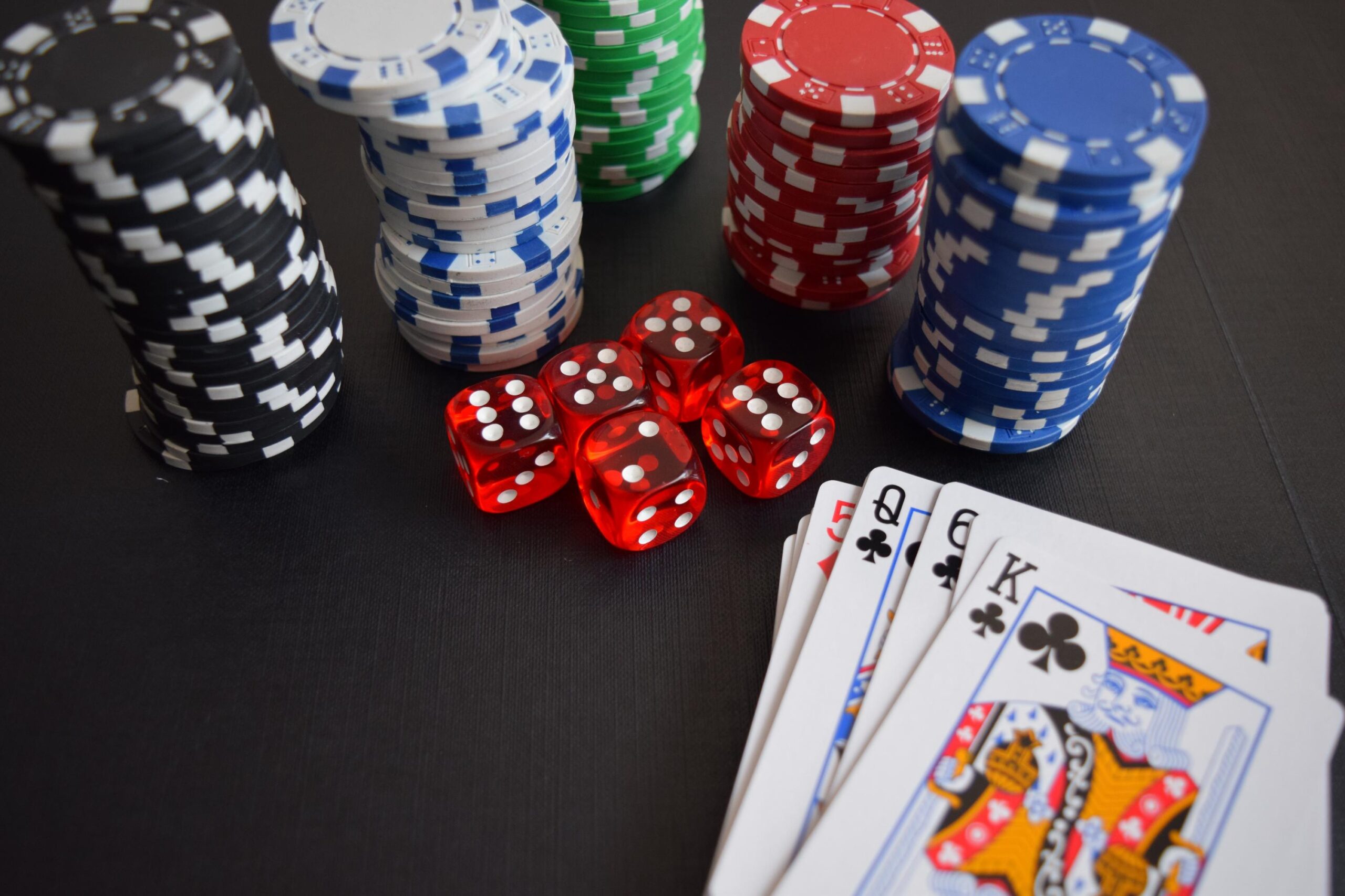 The Dark Side of Gambling: Understanding the Risks of Casino Slots